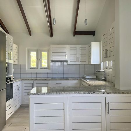 Vallonend Beachfront Villa With Excellent View Bel Ombre Esterno foto