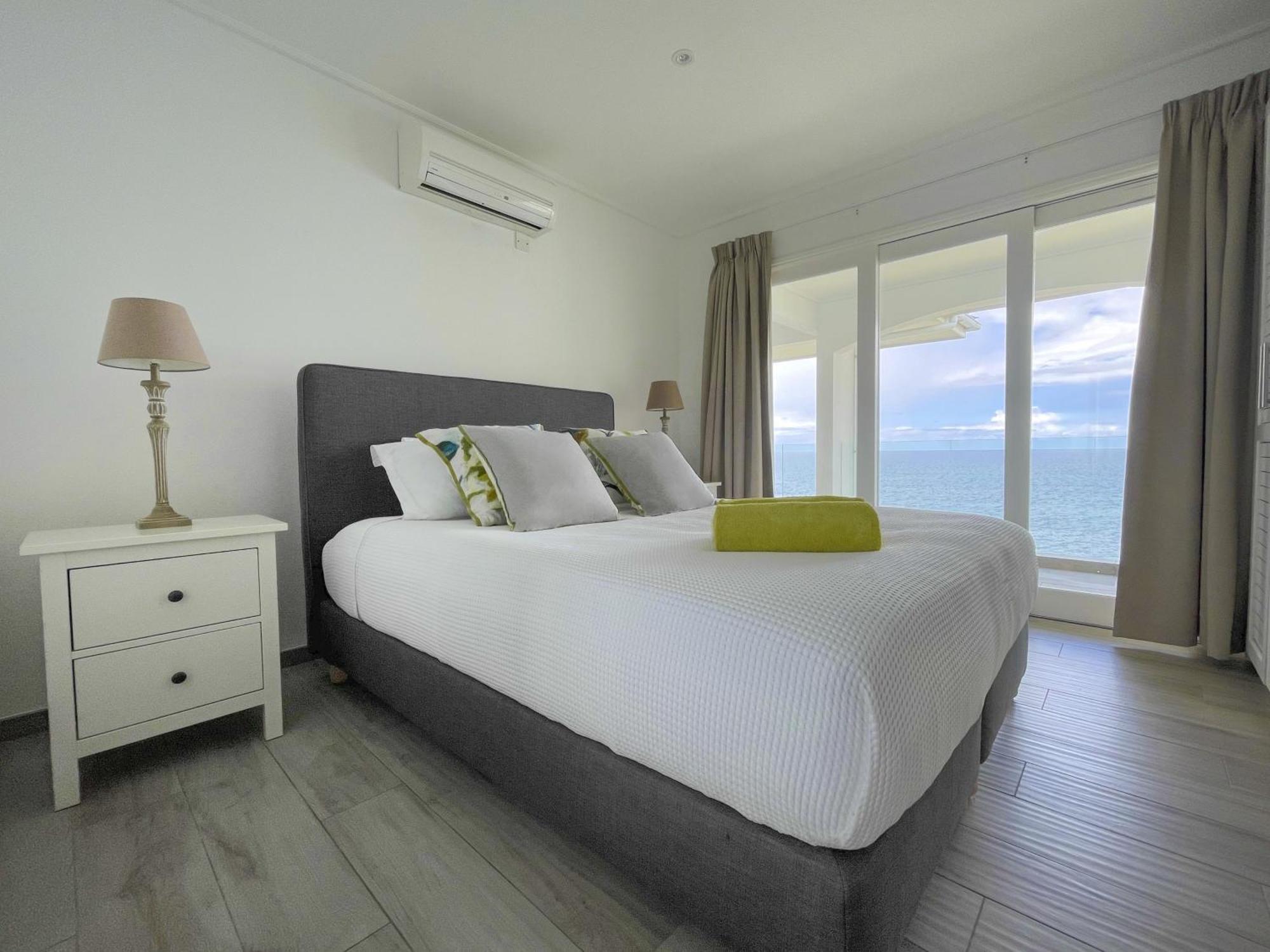 Vallonend Beachfront Villa With Excellent View Bel Ombre Esterno foto