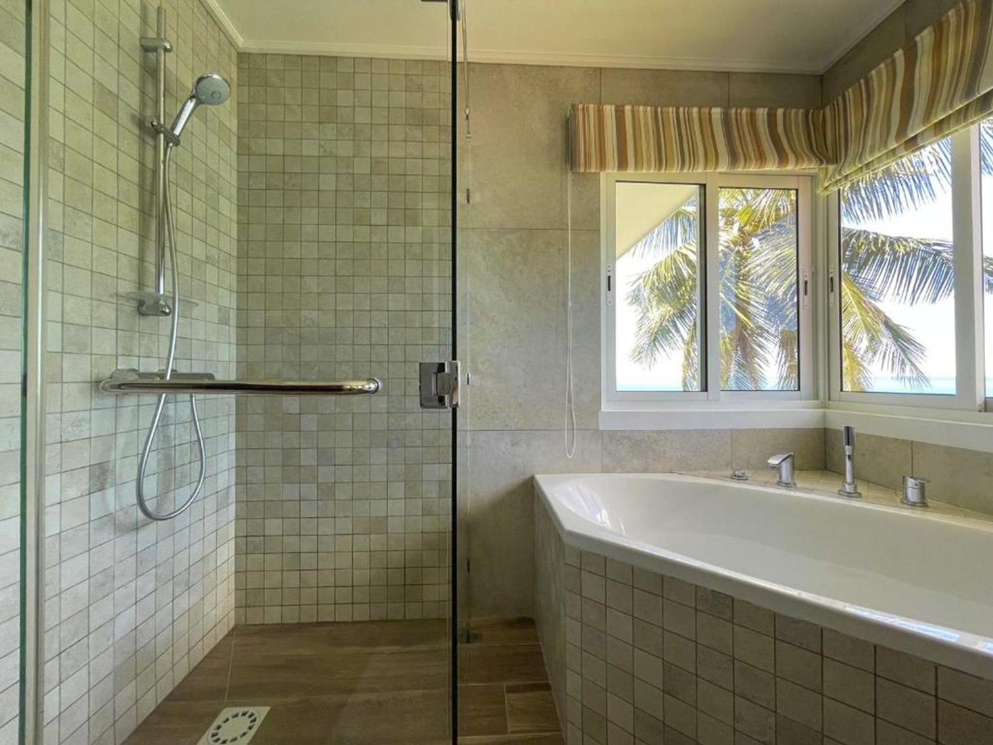 Vallonend Beachfront Villa With Excellent View Bel Ombre Esterno foto