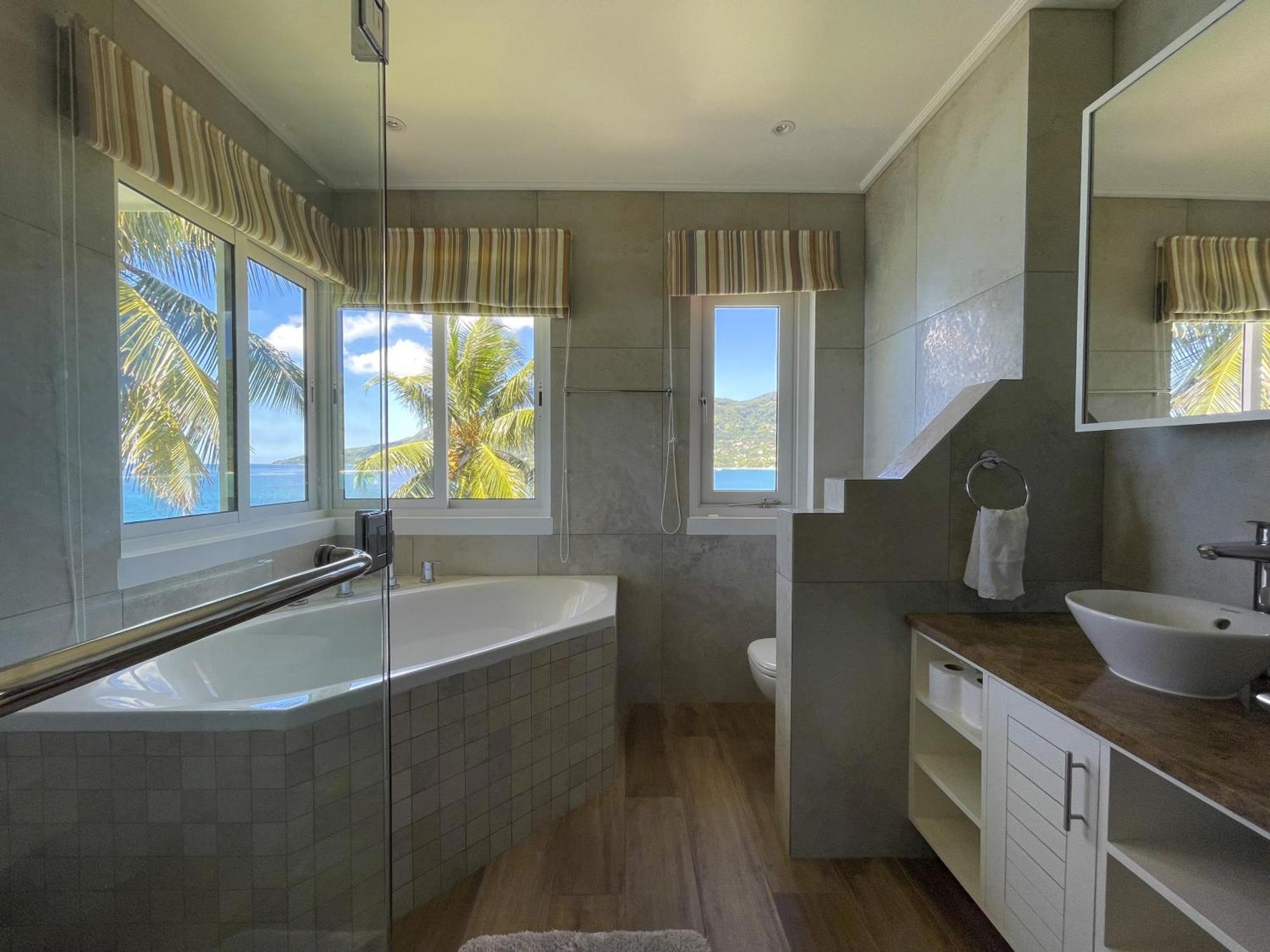 Vallonend Beachfront Villa With Excellent View Bel Ombre Esterno foto