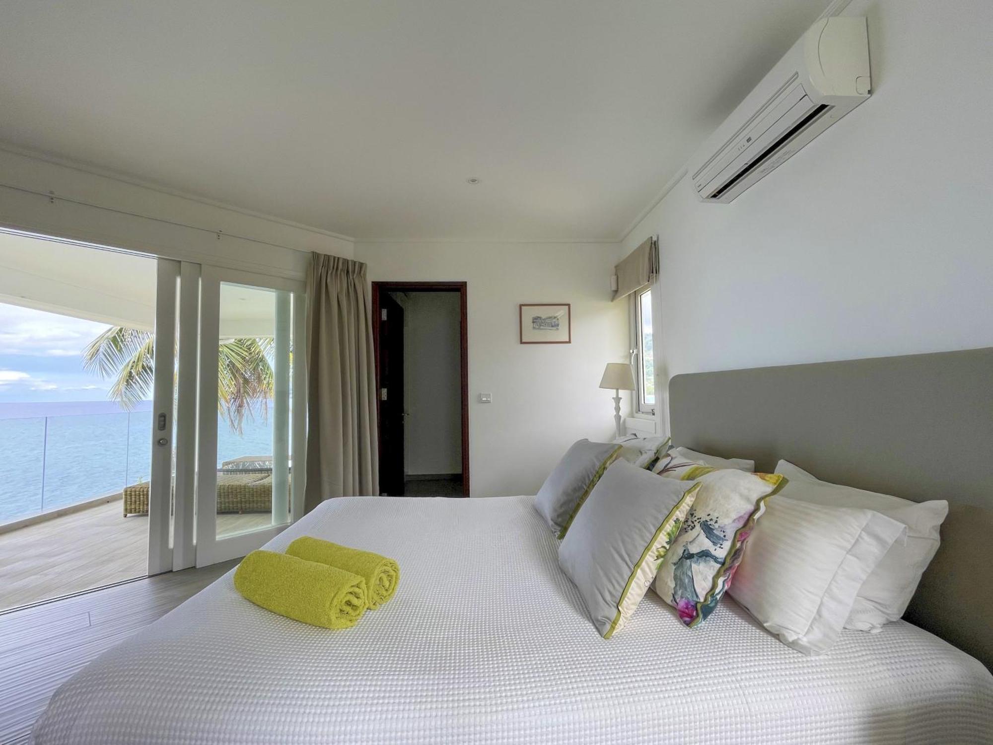 Vallonend Beachfront Villa With Excellent View Bel Ombre Esterno foto