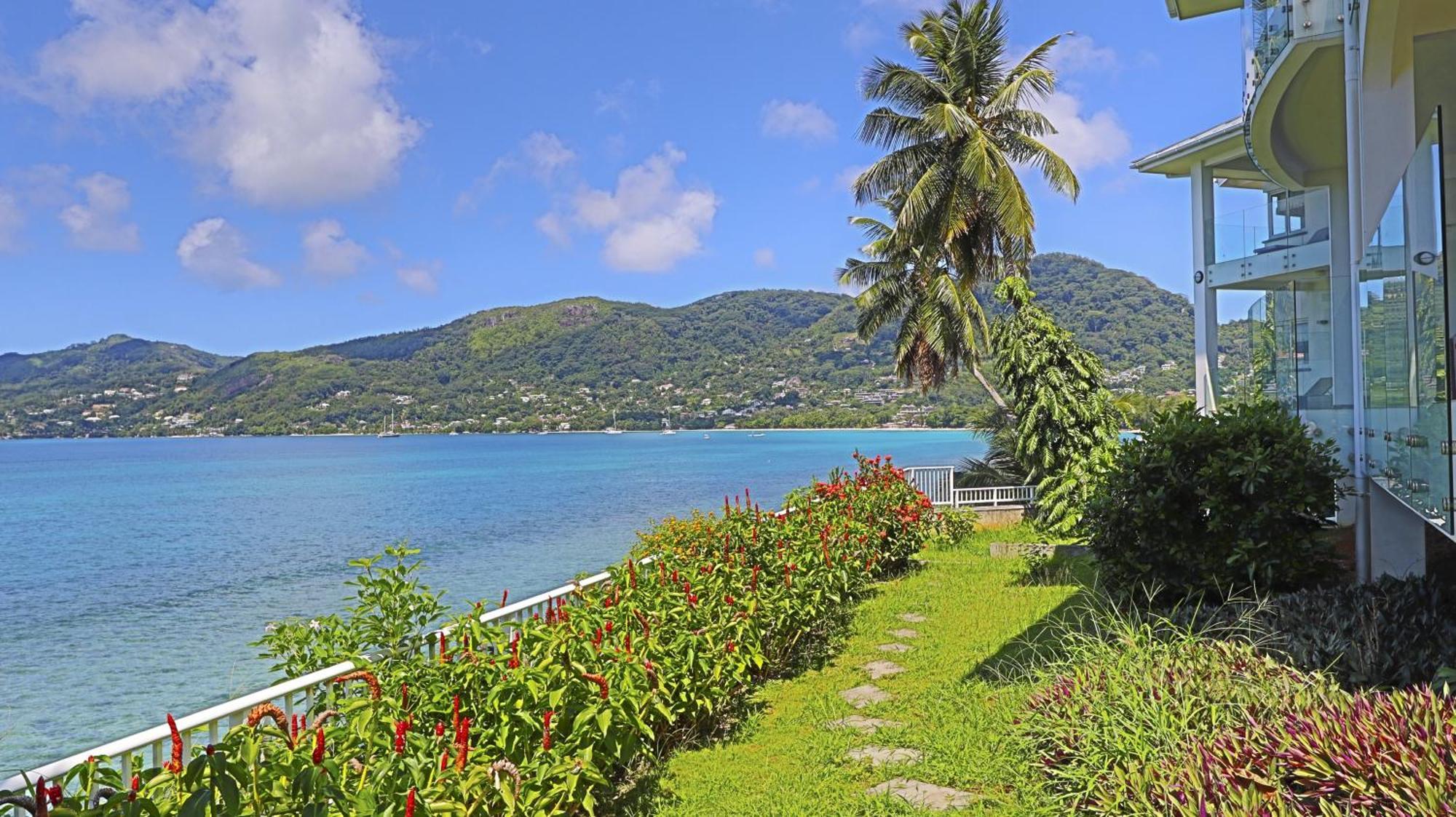 Vallonend Beachfront Villa With Excellent View Bel Ombre Esterno foto