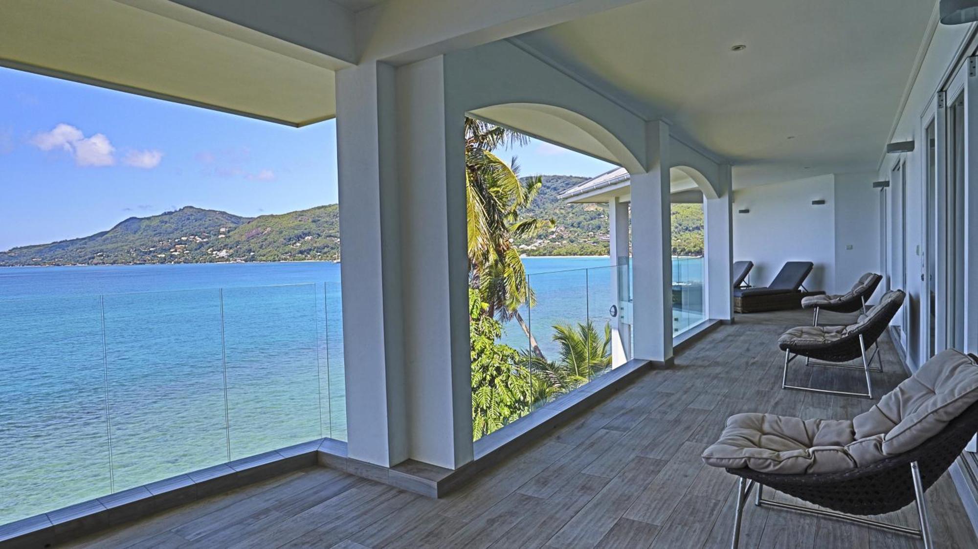 Vallonend Beachfront Villa With Excellent View Bel Ombre Esterno foto