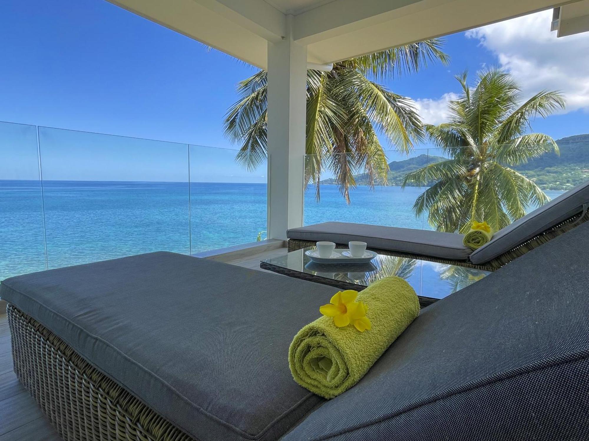 Vallonend Beachfront Villa With Excellent View Bel Ombre Esterno foto